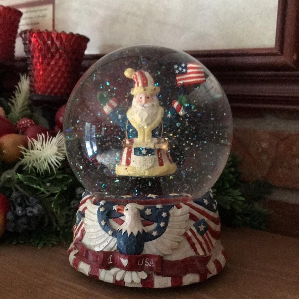 USA American Flag Santa Musical Snow Water globe